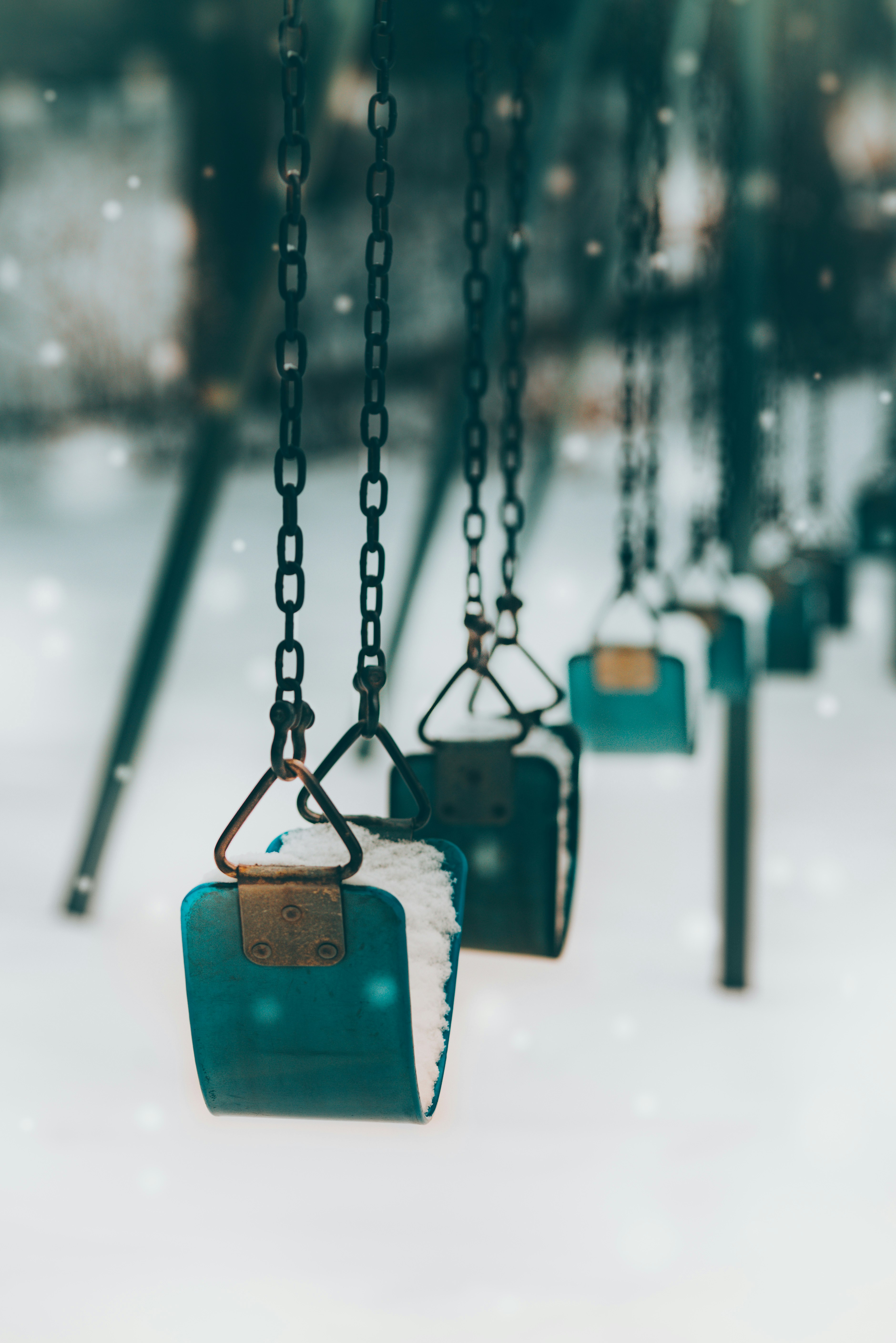 vacant green outdoor swing